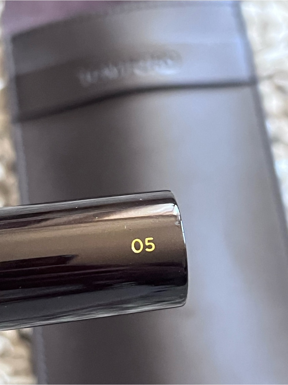 Tom Ford Cream Bristles with Gold Ferrule Powder Brush - Picture 5 of 9